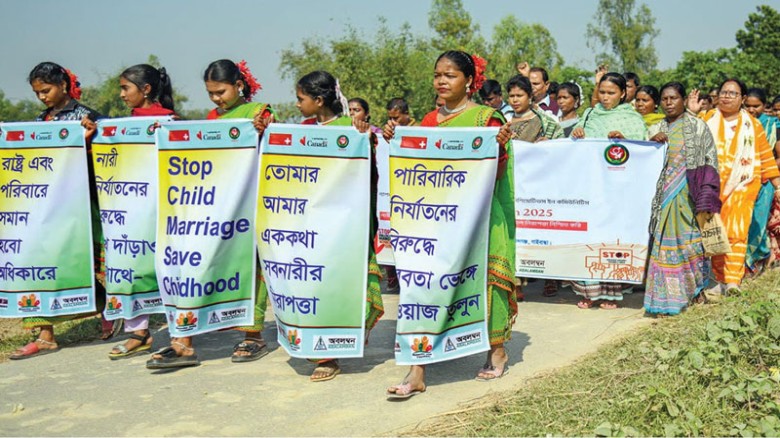 সাঁওতাল পল্লীতে নারীপক্ষ উদযাপন: বৈষম্য দূর করার আহ্বান