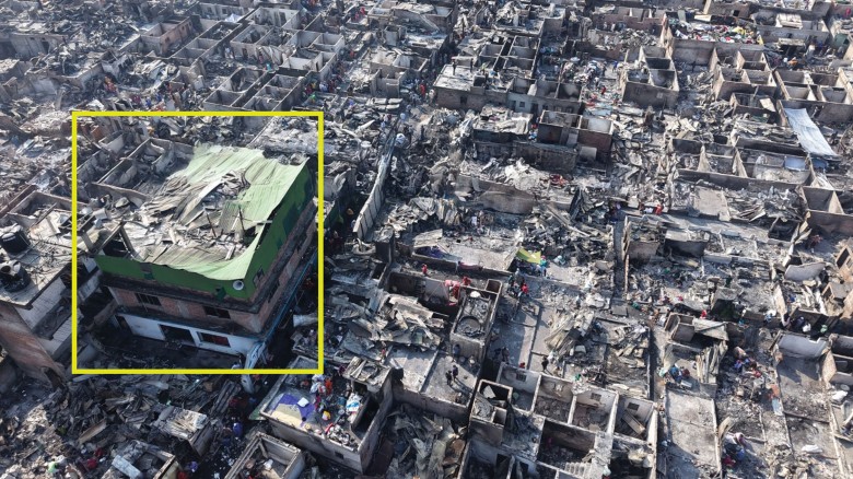 কড়াইল বস্তিতে আগুনের ধ্বংসলীলা: সব পুড়ে ছাই হলেও অক্ষত মসজিদ