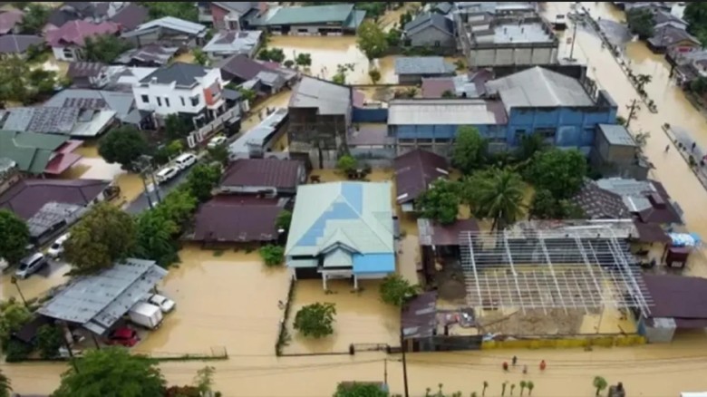 ইন্দোনেশিয়ায় বন্যা ও ভূমিধসে প্রাণহানি ২০০ ছাড়াল