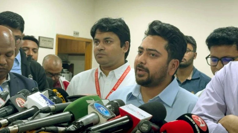 দেশের রাজনৈতিক পরিস্থিতি বিবেচনা করে তফশিল দিন: ইসিকে নাহিদের আহ্বান