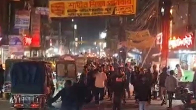 টাঙ্গাইল-৫: টুকুর মনোনয়ন বাতিলের দাবিতে মশাল মিছিল