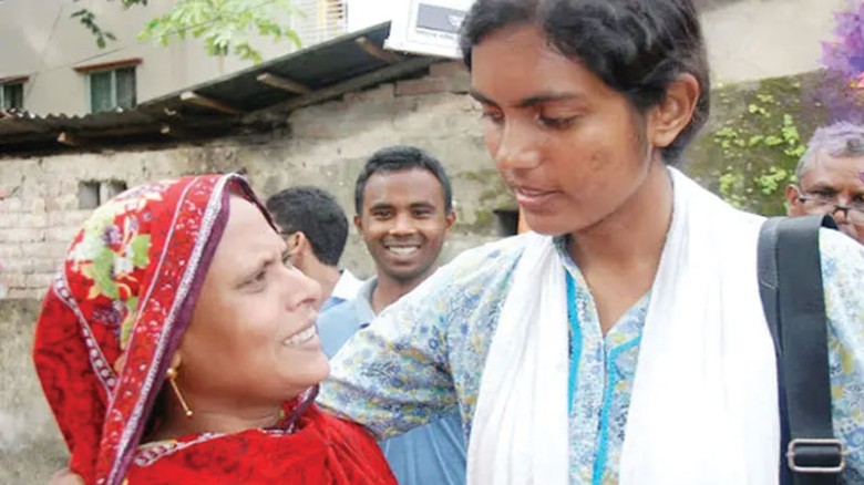 বরিশাল-৫: ‘মানবতার ফেরিওয়ালা’ ডা. মনীষা চক্রবর্তীতে কাঁপছে হেভিওয়েটরা, তবে চ্যালেঞ্জও পাহাড়সম