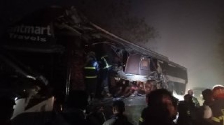 ট্রাকের পেছনে বাসের ধাক্কায় নৌবাহিনী সদস্যসহ নিহত ৩